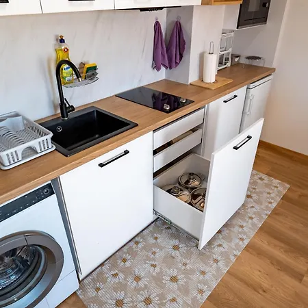 Galina Cozy With Free Parking Apartment *