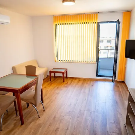 Galina Cozy With Free Parking Apartament